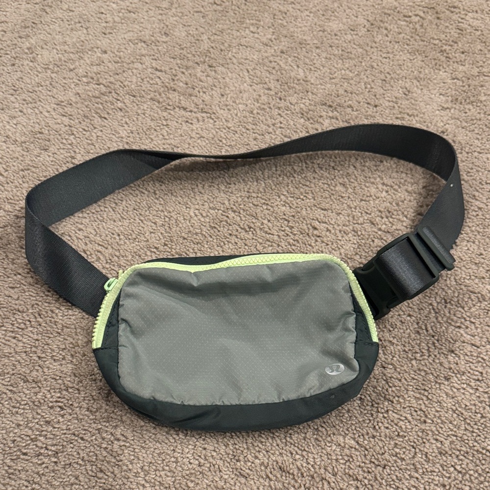 Lululemon Athletica Black and Gray Card Holder